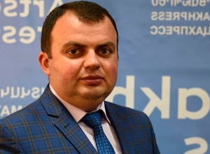 Азербайджанская пресса очень быстро отредактировала распространенную вчера дезинформацию: пресс-секретарь президента АР