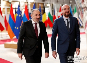 Никол Пашинян в беседе с Шарлем Мишелем подчеркнул недопустимость вовлеченности Турции в боевые действия