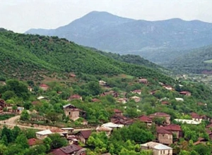 ВС Азербайджана обстреливают в Арцахе город Гадрут