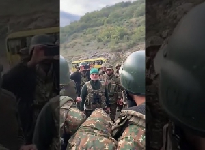 Հադրութ քաղաքի ուղղությամբ թշնամու գրոհն այսօր ետ մղած մեր քաջարի տղաների հետ. Արայիկ Հարությունյան