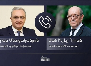 Телефонный разговор министра ИД Зограба Мнацаканяна с министром ИД Франции Жаном-Ивом Ле Дрианом