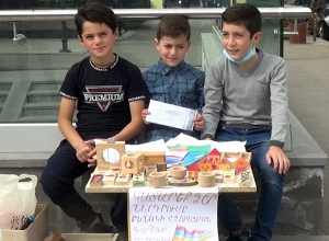 Վանաձորցի դպրոցականներ՝ Ավետը, Մինասը եվ Աշոտը իրենց «աշխատավարձը» հանգանակել են բանակին