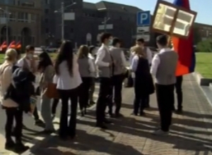 Rally to UN Office - video