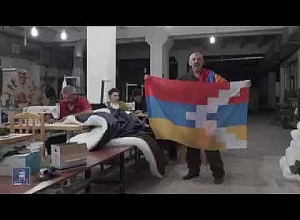 Արցախի ապաստարանների կանայք և ռազմաճակատ չմեկնած տղամարդիկ զինվորների համար քնապարկ,հագուստ են կարում