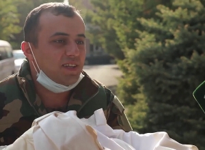 Первая встреча вернувшегося с фронта отца и новорожденной дочери