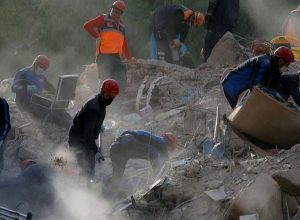 Число жертв землетрясения в Измире превысило 100