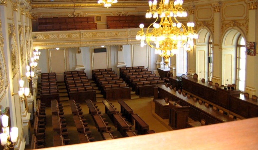 Zasedací_sál_Poslanecké_sněmovny