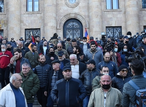 Ցուցարարների եւս մեկ խումբ ներխուժել է Ազգային ժողով