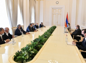 Արմեն Սարգսյանը հանդիպել է  Արցախի հերոս, գեներալ մայոր  Արկադի Տեր Թադևոսյանի հետ