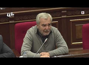 Трудно выяснить, при каких обстоятельствах были взяты в плен военнослужащие: Мхитар Айрапетян