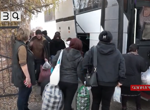 Արցախցիների առաջին խումբը մեկնեց Գյումրուց