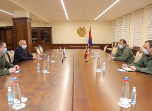 Министр обороны РА передал послу медали экипажа сбитого российского вертолета