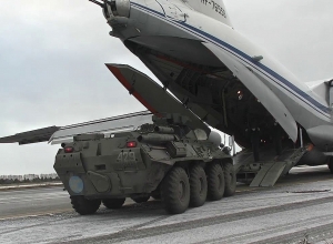 Очередные 18 самолетов ВТА России доставили личный состав и технику миротворцев в Армению