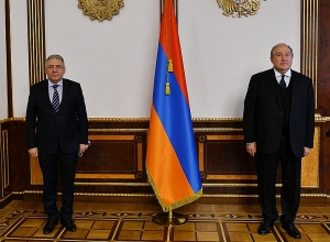 Արմեն Սարգսյանն ընդունել է ՀՀ պաշտպանության նորանշանակ նախարարին