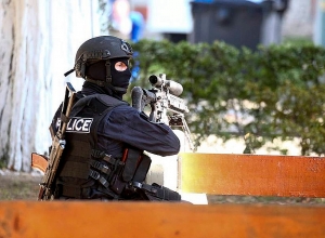 В Тбилиси вооруженный мужчина взял заложников в офисе организации