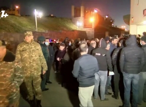 Անհետ կորած զինծառայողների ծնողների բողոքի ակցիան ՊՆ-ի դիմաց. ՈՒՂԻՂ