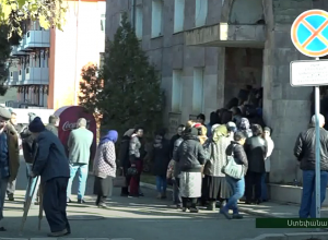 Արցախի բնակիչները ՀՀ-ից գումար կստանան․ անձնական տվյալների գրանցման համար հսկայական հերթեր են գոյացել Արցախում