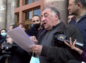 Ժամկետային զինծառայողների ծնողները վարչապետին պահանջագիր ներկայացրին