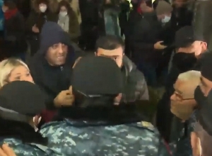 Акция молодежи из АРФД на проспекте Маштоца