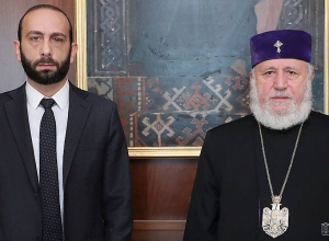 Гарегин II и председатель НС Арарат Мирзоян встретились