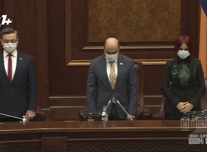 Депутаты минутой молчания почтили память жертв землетрясения 7-го декабря 1988 года и войны