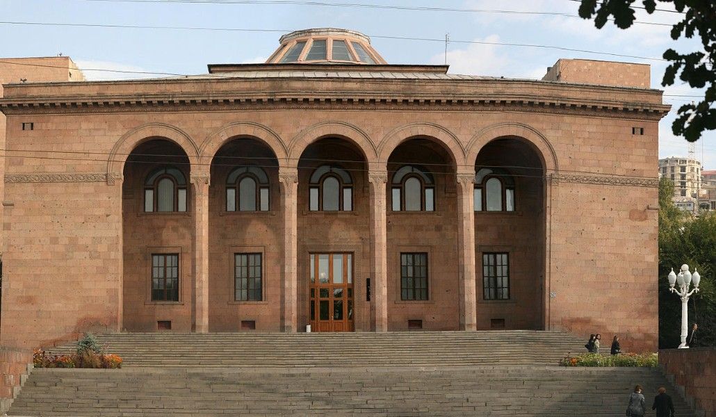 1280px-Armenian_Academy_of_Sciences