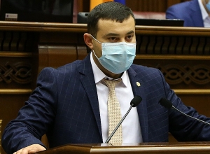 Новоизбранный депутат Нарек Григорян дал присягу