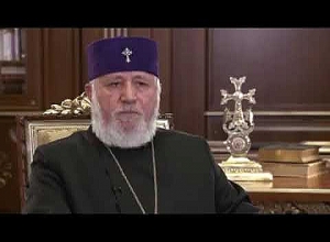 «Հայրաբար հորդորեցինք հանձնառություն ստանձնել և վայր դնել վարչապետի լիազորությունները». Կաթողիկոսի ուղերձը