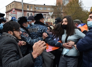 Վիճաբանություն ցուցարարների միջև