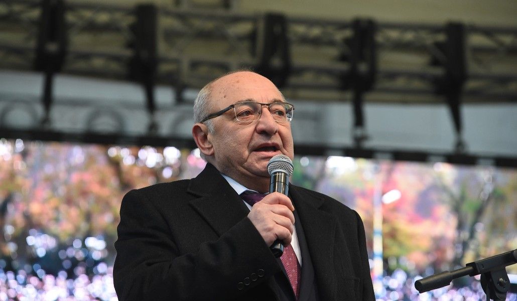 Վազգեն Մանուկյան 1