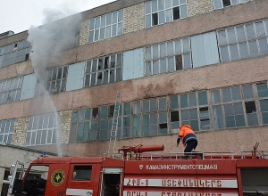 Пожар в Степанакертском швейно-обувном объединении: сотрудники эвакуированы