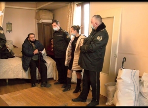 Ութ հոգանոց ընտանիքը դրսում հայտնվելու եզրին է