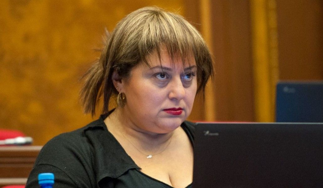 1453EC86-8C86-4F10-A8D0-247E95E4830C