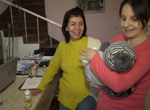 Սփյուռքահայ Սեֆերյանները հյուրընկալել են Հադրութից Երևան տեղափոխված Խաչատրյանների ընտանիքին