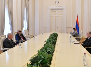 Самое главное сегодня - выйти из этой ситуации: Армен Саркисян принял руководителей ДПА и партии “Наследие”