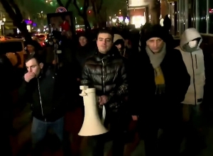 Citizen pours water on protesters from window - video