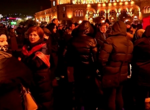 Граждане перекрыли улицы в Ереване: ПРЯМОЙ ЭФИР
