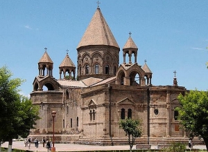 Հայ Առաքելական եկեղեցին նշում է Բուն Բարեկենդանը, որով կազդարարվի Մեծ պահքի սկիզբը