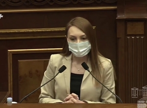 Те, у кого есть подобное требование должны сесть за стол и обсудить внеочередные выборы: Макунц