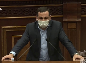 «Քուչից բերած լակոտի ամբիոն են տրամադրում, 2 բաժակ էլ խմացնում, որ արտահայտություններ անի մեր մասին»