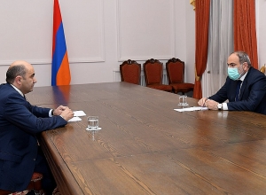 Премьер-министр провел встречи с руководителями парламентских фракций