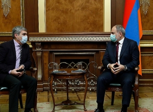 Премьер-министр продолжает консультации с представителями политических сил