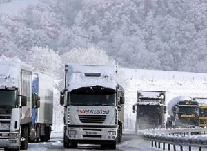 Ларс открыт лишь для легковых автомобилей: на российской стороне скопилось 820 грузовых автомобилей
