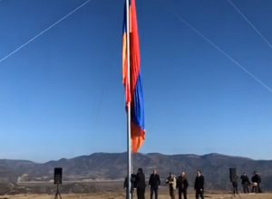 Ճակատեն գյուղ տանող ճանապարհին տեղադրվել է 30մ բարձրությամբ հայկական եռագույնը