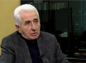 Я бы хотел, чтобы Вазген Манукян вспомнил, когда и кто грабили поезда в Азербайджане: Г. Арутюнян