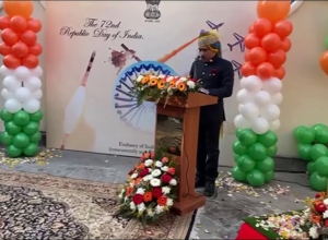 У Посольства Индии с подарками