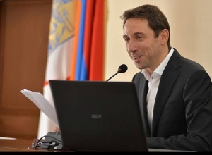 Айк Марутян не собирается уходить с поста мэра Еревана и не покинул партию «Гражданский договор»