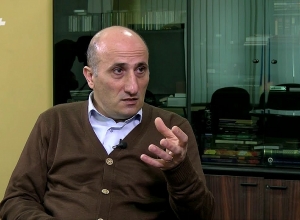 Думаю, Роберт Кочарян обижен на РФ, возможно, на заявление президента РФ: В. Овакимян