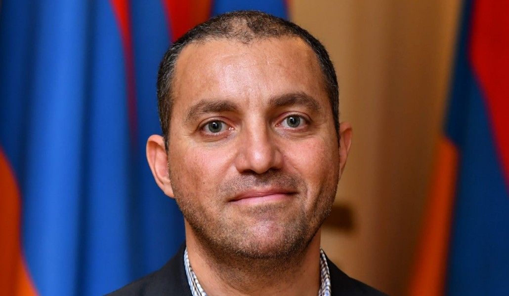 նախարար