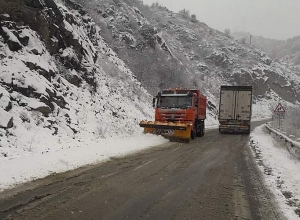 Ճանապարհներին աղ ու ավազ լցնող աշխատակիցներին խանգարողները միմյանց չզիջող վարորդներն են